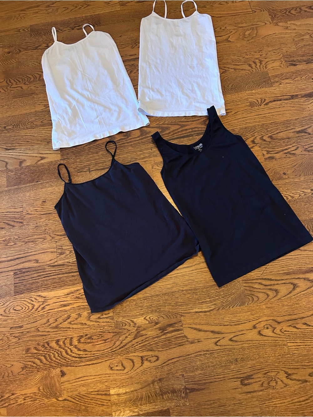 Lot of 4 maternity tanks